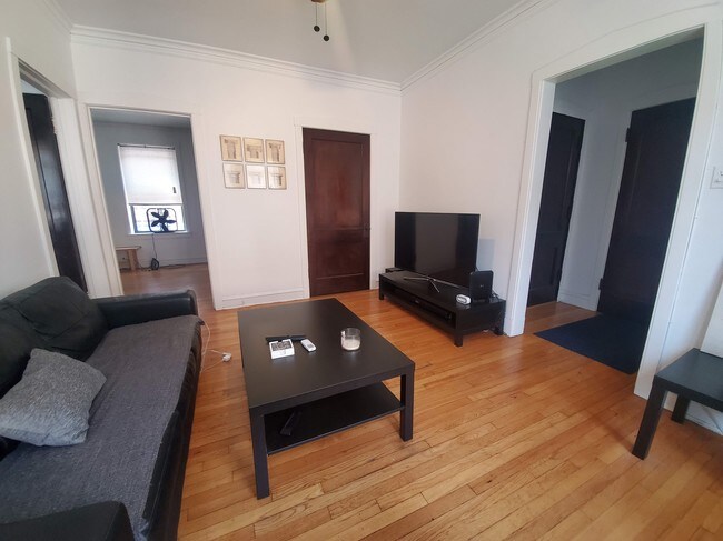 Foto del edificio - 1625 W Belmont Ave