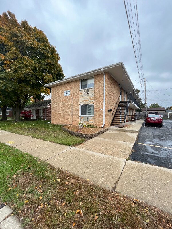 8111 W Lincoln Ave Unit 8, West Allis, WI 53219 Room for Rent in West