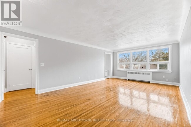 Building Photo - 1037 Churchill Ave