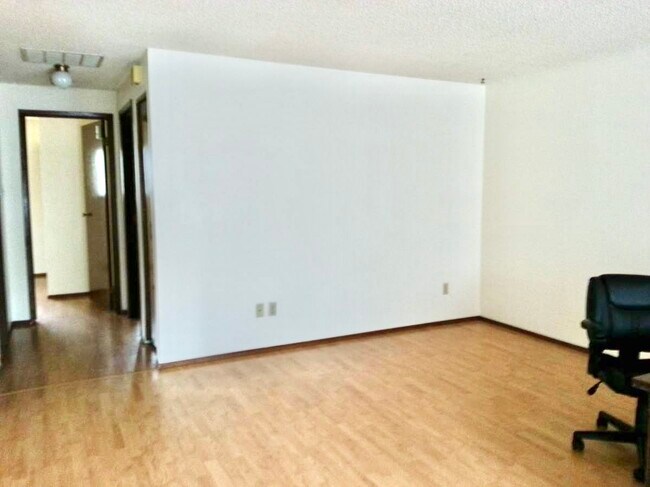 Foto del edificio - 3218 Pine Rd
