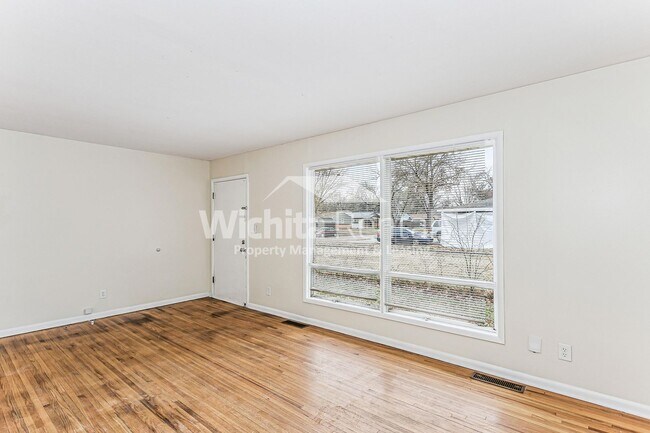 Foto del edificio - 2 bedroom 1 bath duplex