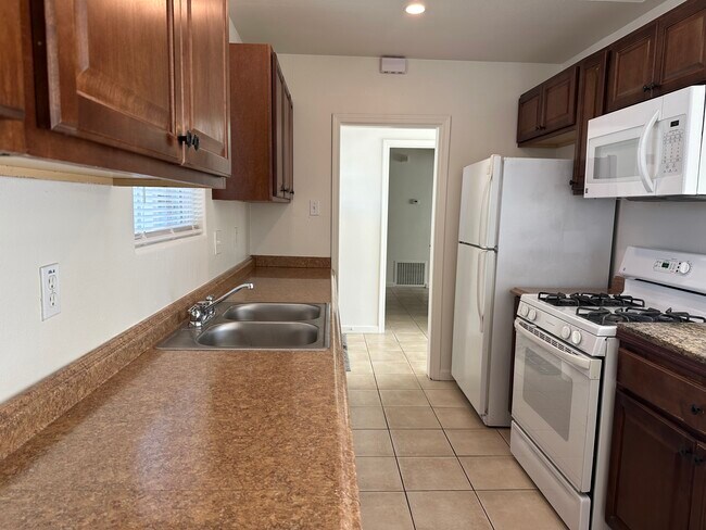 Foto del edificio - 44900 Rubidoux St