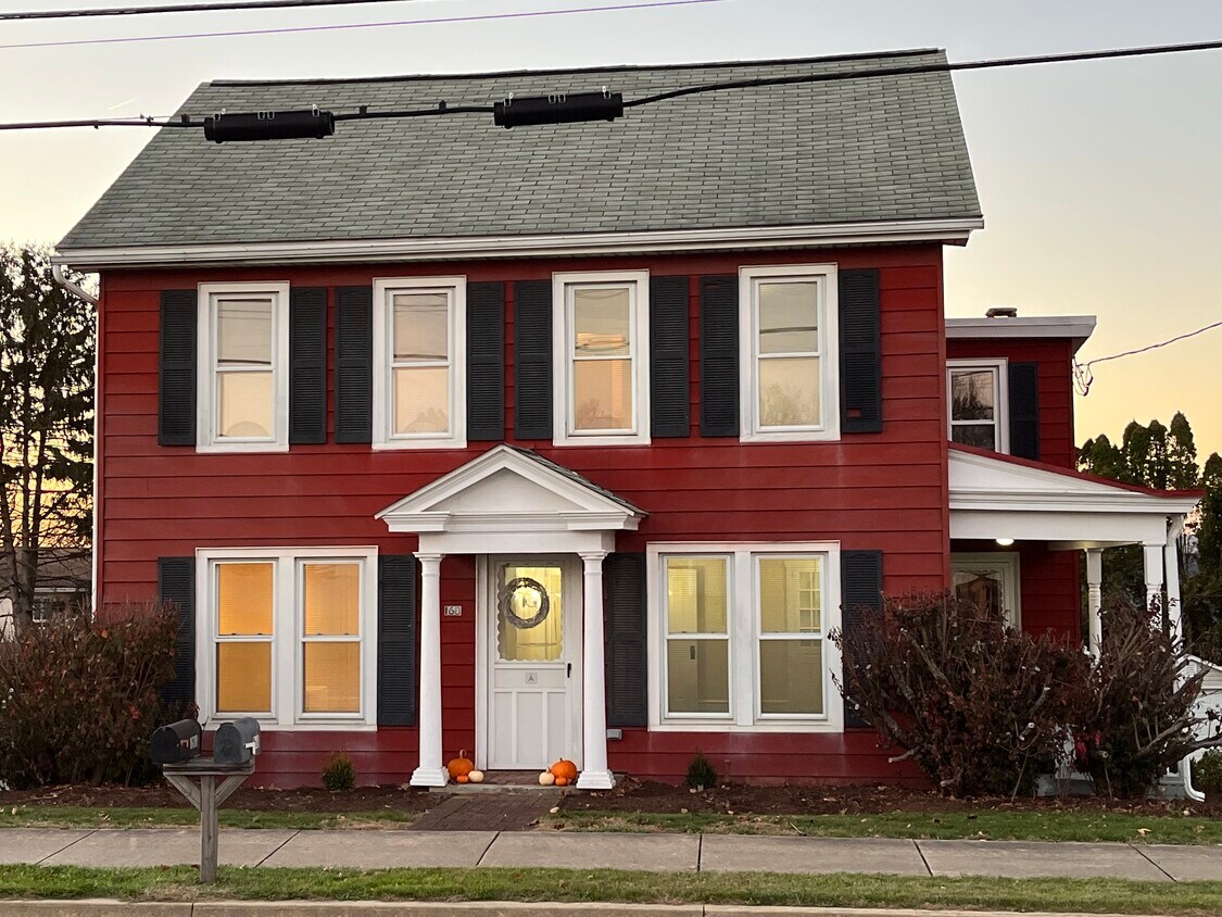 168 S Market St, Ephrata, PA 17522 House for Rent in Ephrata, PA
