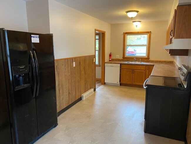 Foto del edificio - 4 bed 2 bath single family home in Merrill