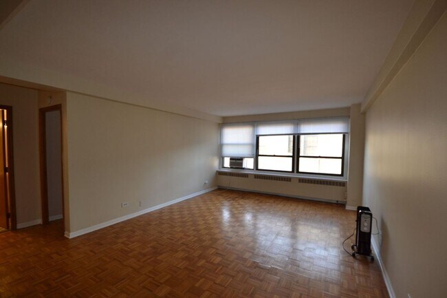 Foto del edificio - 4180 N Marine Dr