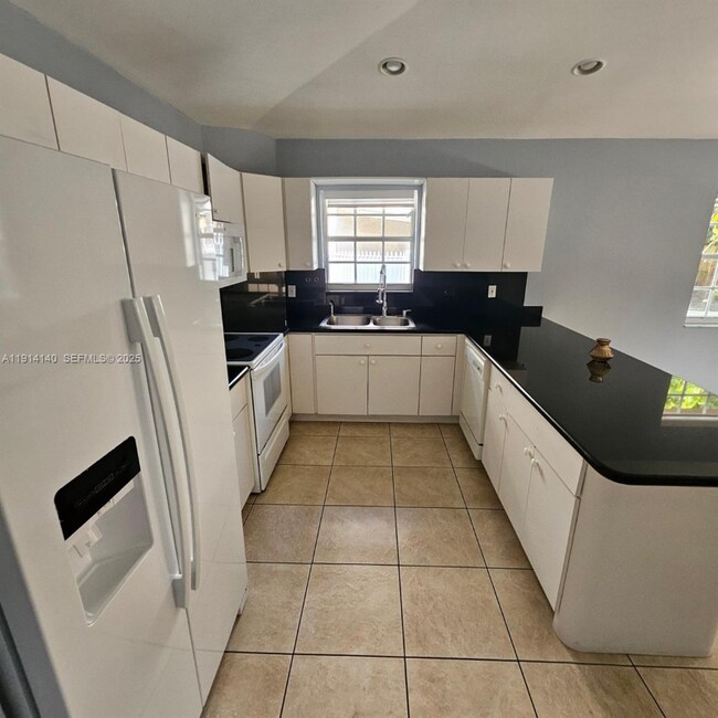 Foto del edificio - 8330 SW 96th Pl