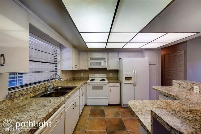 Foto del edificio - 4 br, 2 bath House - 1106 Ermine Avenue UNIT
