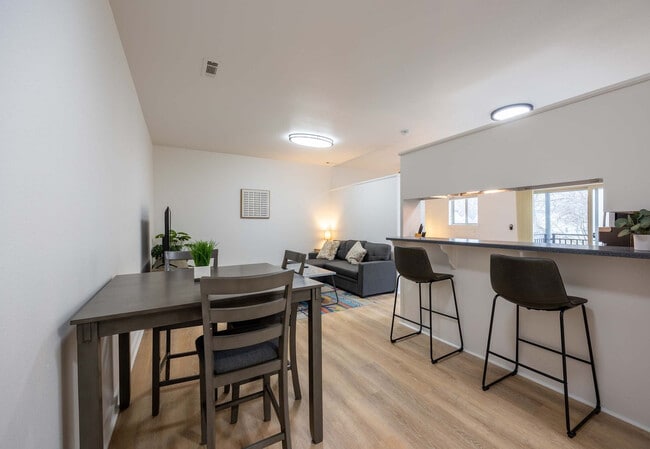 Foto del edificio - 512 SW B St