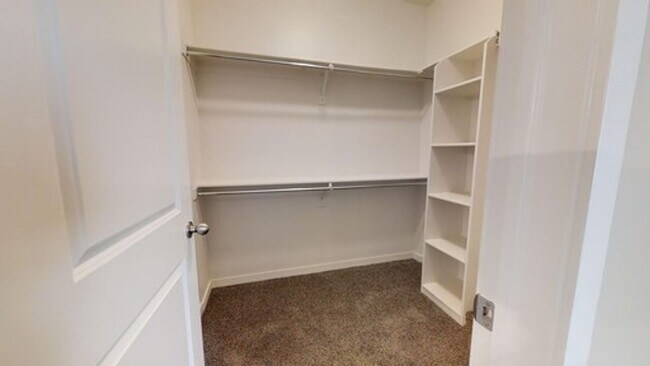 Building Photo - 2 Car Garage!! Ground Level 3 bed 2 bath C...