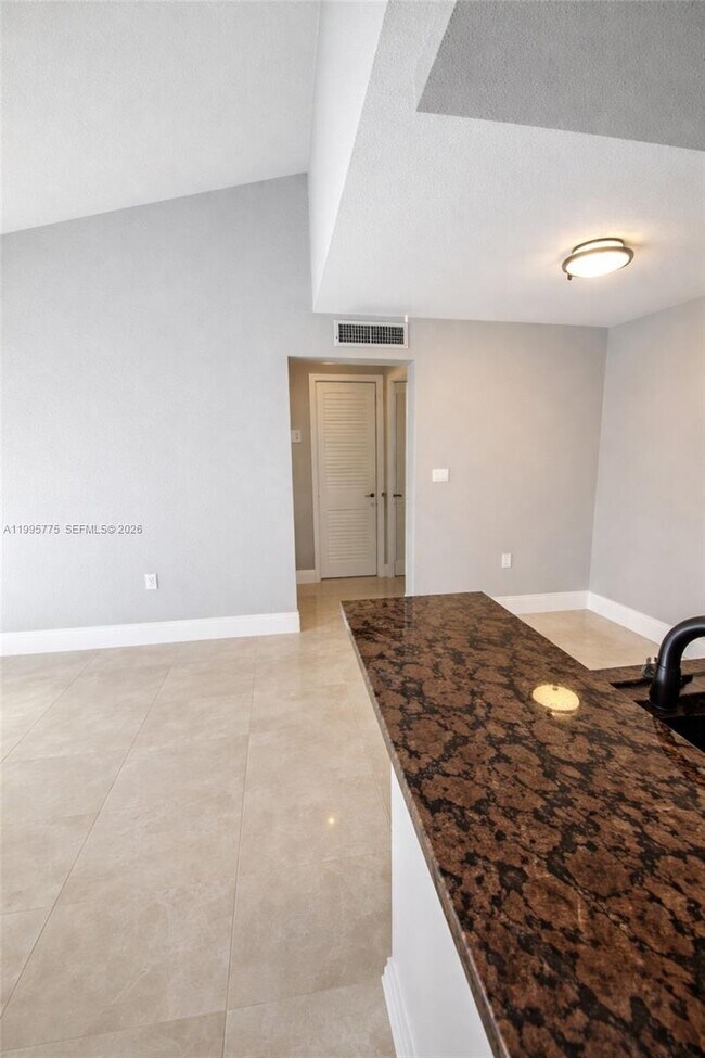 Foto del edificio - 10581 SW 155th Ct