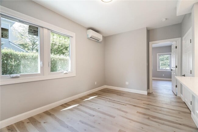 Building Photo - 382 Midland Ave