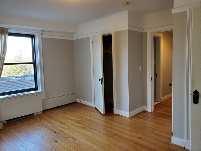 Building Photo - 15 E Kirby St