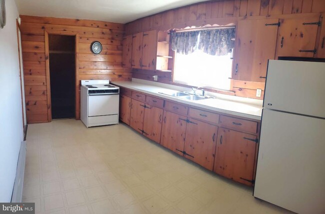 Building Photo - 534 N Derr Dr