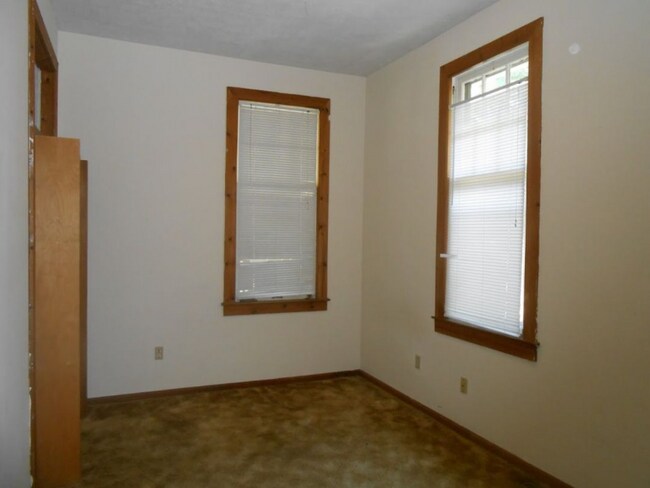 Building Photo - 537 Sycamore St
