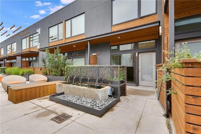 Building Photo - 2002 E 7th St