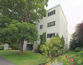 Building Photo - 1126 Rockland Ave