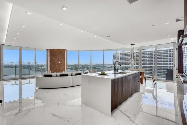 Foto del edificio - 488 NE 18th St