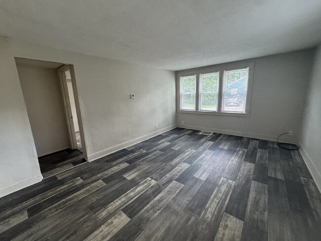 Building Photo - Park It Right Here — Spacious 2 Bed with Garage