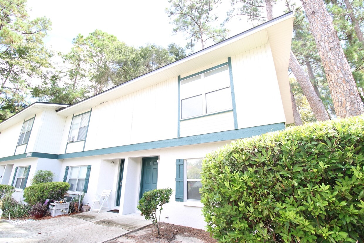 Foto principal - 3933 SW 26th Dr