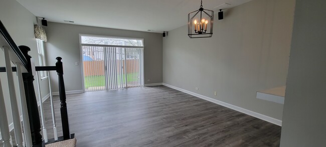 Building Photo - 2422 Oneida Ln