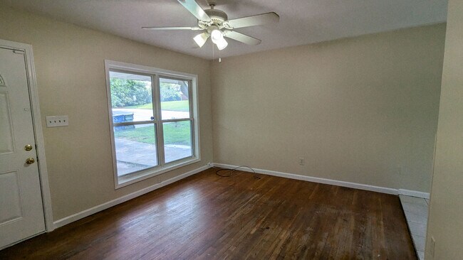 Foto del edificio - 1965 Thomasville Dr SE