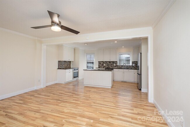 Building Photo - 401 Jackson Pl