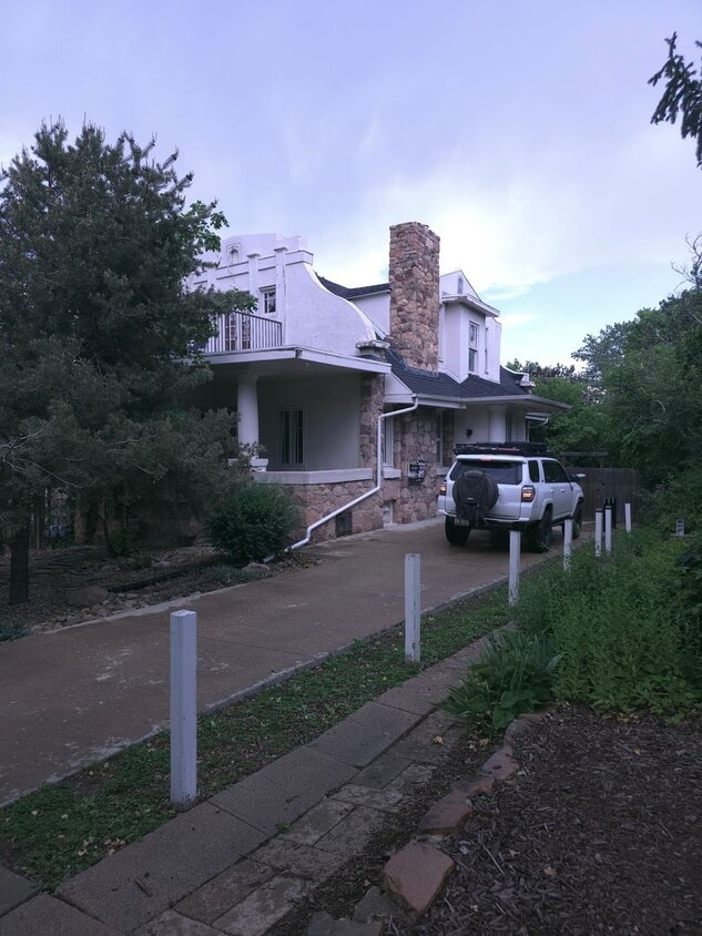 Main Floor of Triplex with Awesome Front P... - Main Floor of Triplex with Awesome Front P...