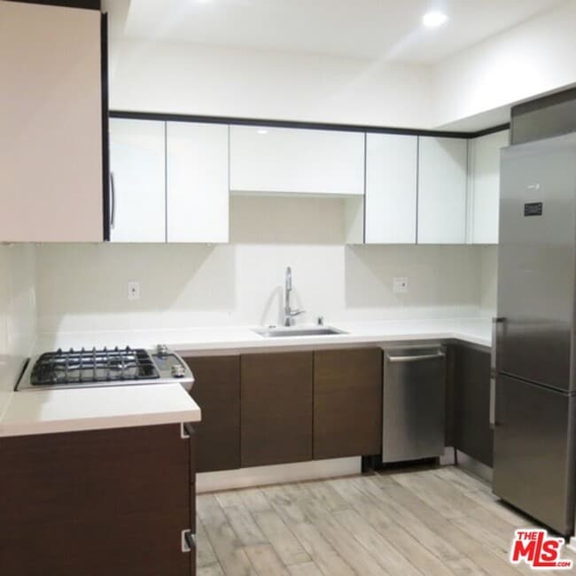 Modern Kitchen - 1611 S Beverly Glen Blvd