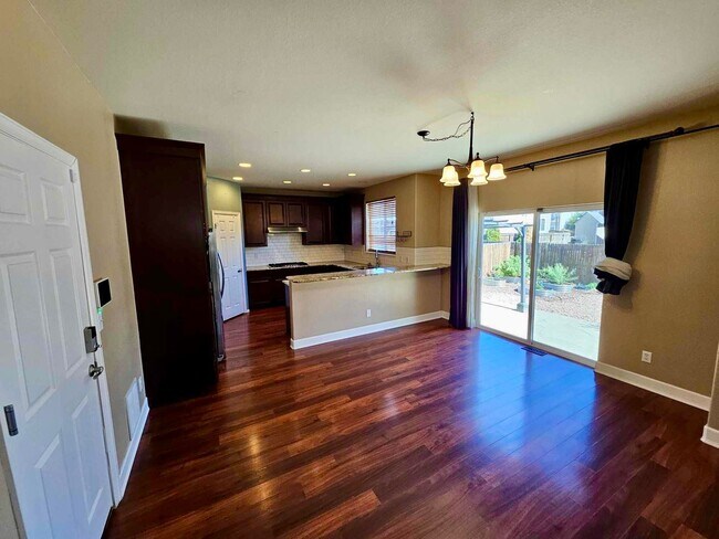 Building Photo - Stunning 4 bedroom home in Claremont Ranch!