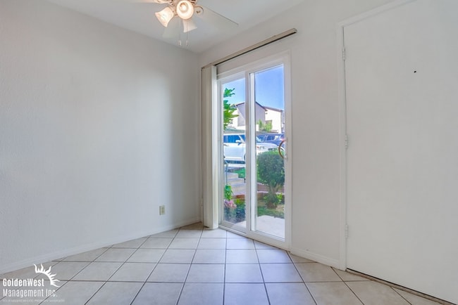 Building Photo - Charming 2Bdm 1Ba Home with Modern Upgrade...