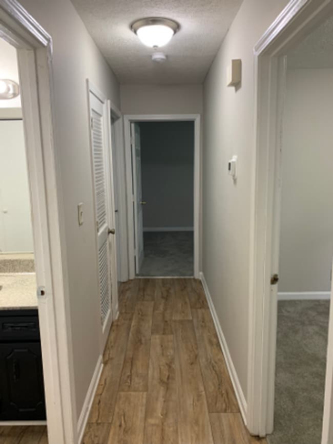 Building Photo - MOVE IN READY!