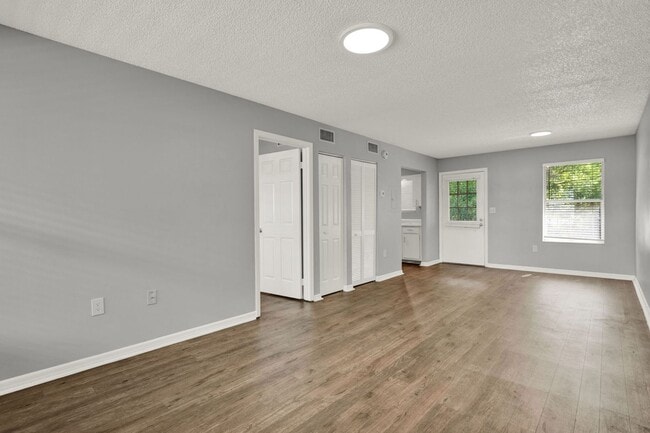 Building Photo - ***Cute 1 Bedroom Apartment in Orange City