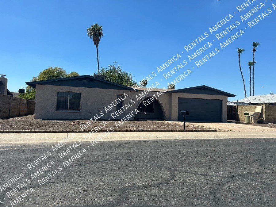 Building Photo - 10642 N 47th Dr