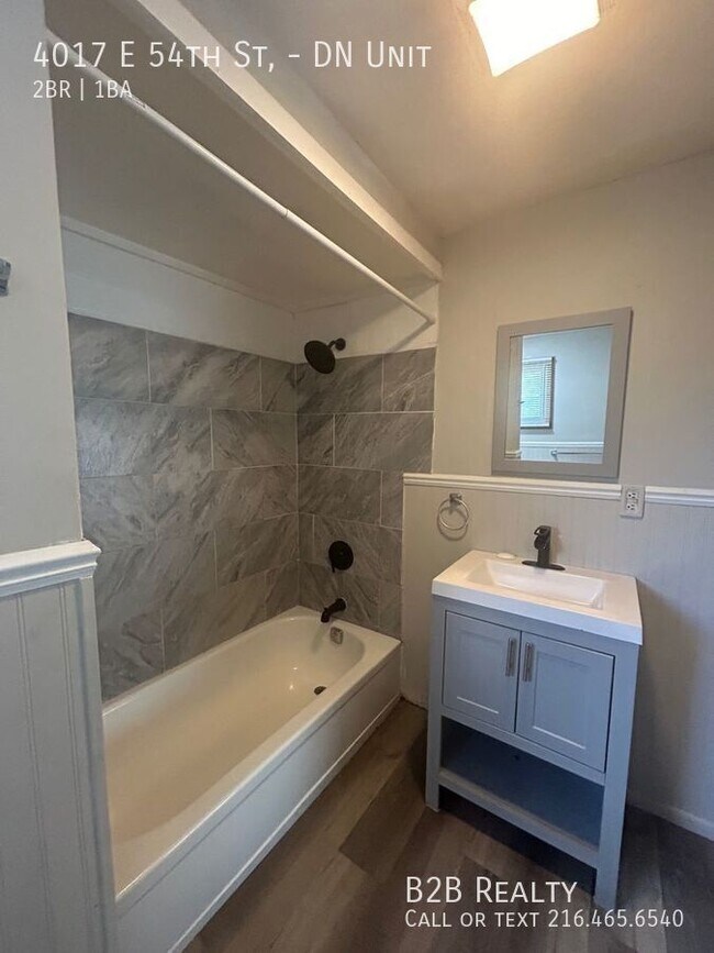 Foto del edificio - 4017 E 54th St