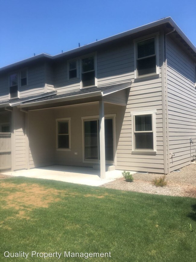 Building Photo - 3858-3860 Creek View Dr