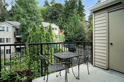 Building Photo - Discover Your New Home at Juanita Beach Esplanade!