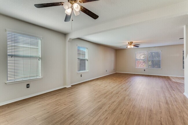 Foto del edificio - Ready for Rent!