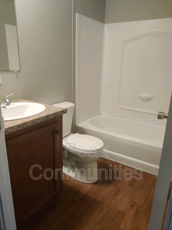 Building Photo - 7370 Chinook Cir