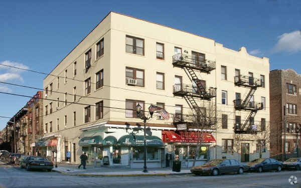 Building Photo - Filmore Norse