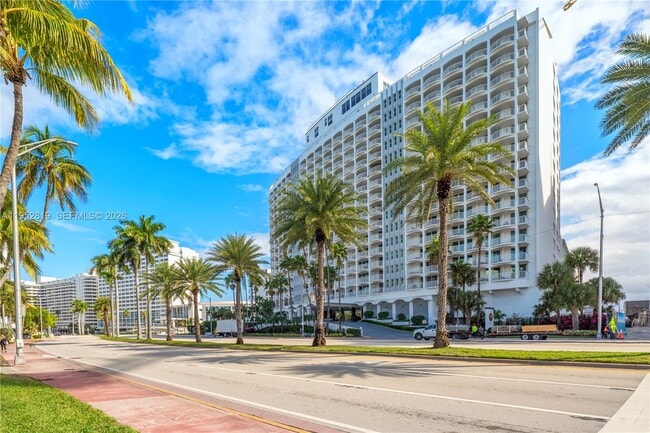 Foto del edificio - 5401 Collins Ave