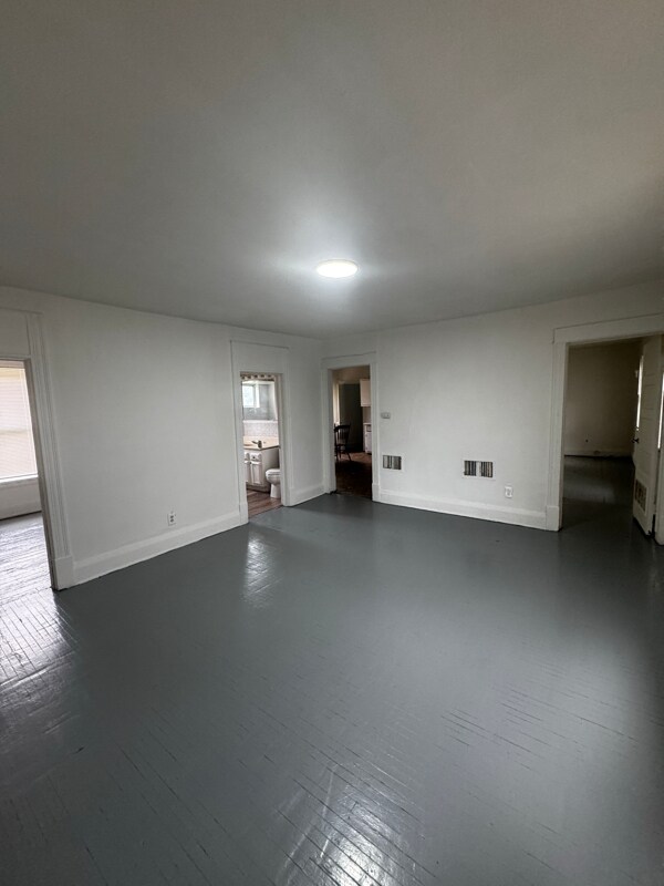 Foto del edificio - 645 Woodland Ave