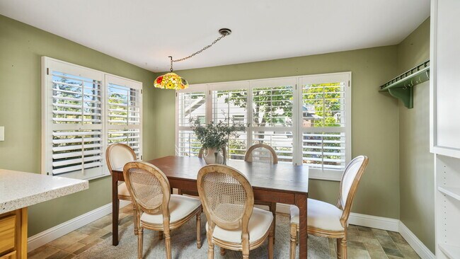 Building Photo - 1275 E Lavon Dr
