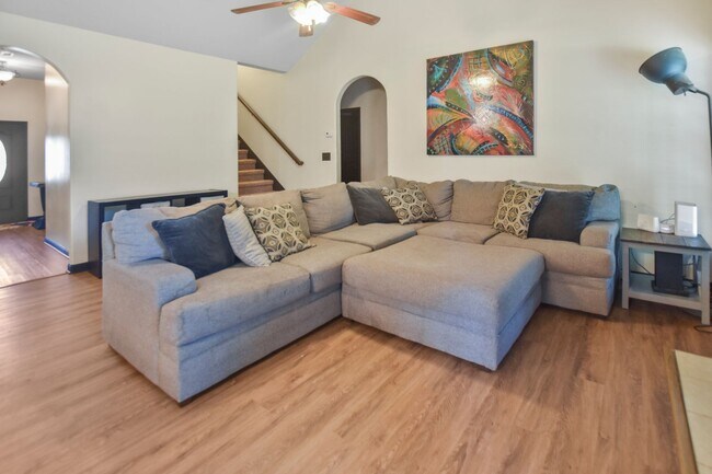 Building Photo - Pet Friendly Four Bedroom!