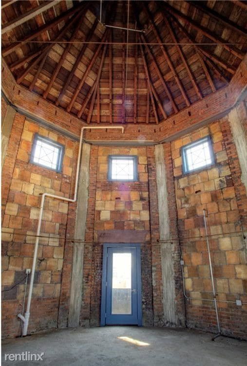 Foto del edificio - 1900 Superior Ave E