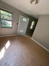 Building Photo - 117 E Olive St