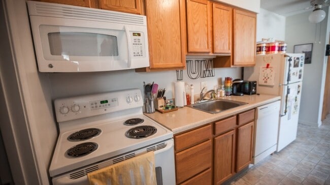 Building Photo - 906 20th Avenue Pl