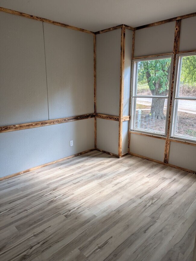 Building Photo - 1683 Stephens Dr