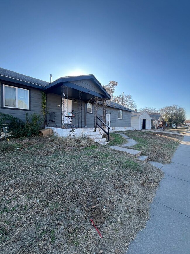 Foto del edificio - Spacious 3 Bedroom, 2-Bathroom Duplex - Pet Friendly - Section 8 Welcome!