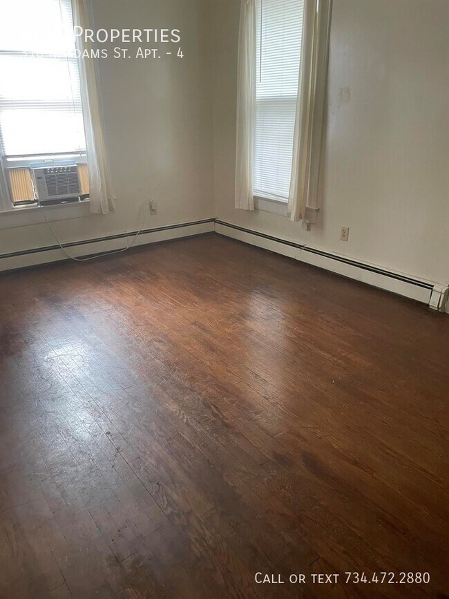 Foto del edificio - 310 N Adams St