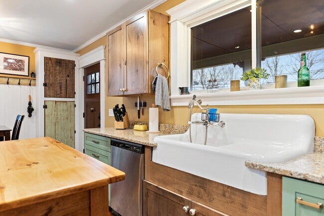 kitchen - 663 Depot St